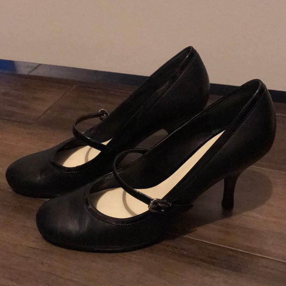 Nine West heels. Round toe pump Mary Janes.